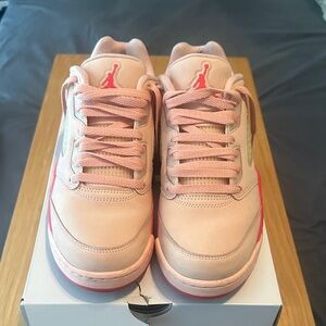Jordan Arctic Orange and Pink Sneakers Men’s 9.5, Women’s 11.5